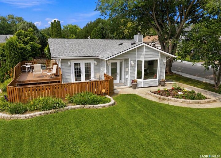 Property Photo:  1201 Spadina Crescent W  SK S7M 1P4 