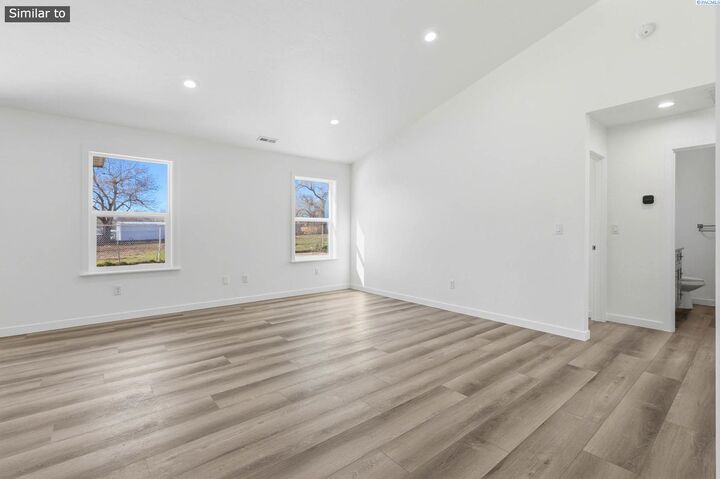 Property Photo:  2119 S Elm Pl  WA 99337 