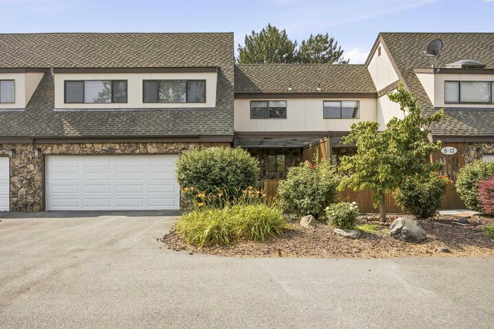 Property Photo:  4214 W Klamath Ave B-11  WA 99336 