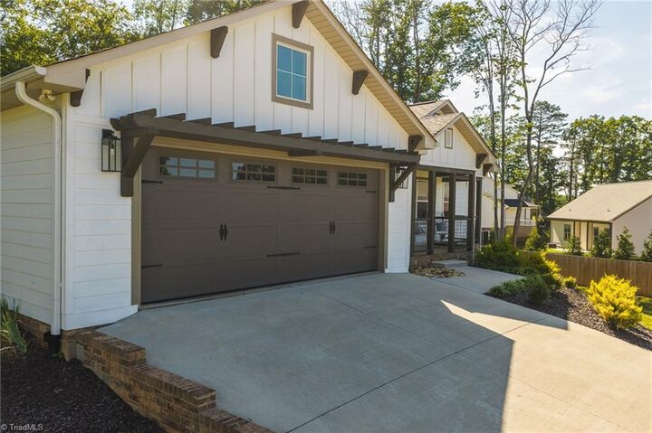 Property Photo: 133 Maplewood Court NC 28638