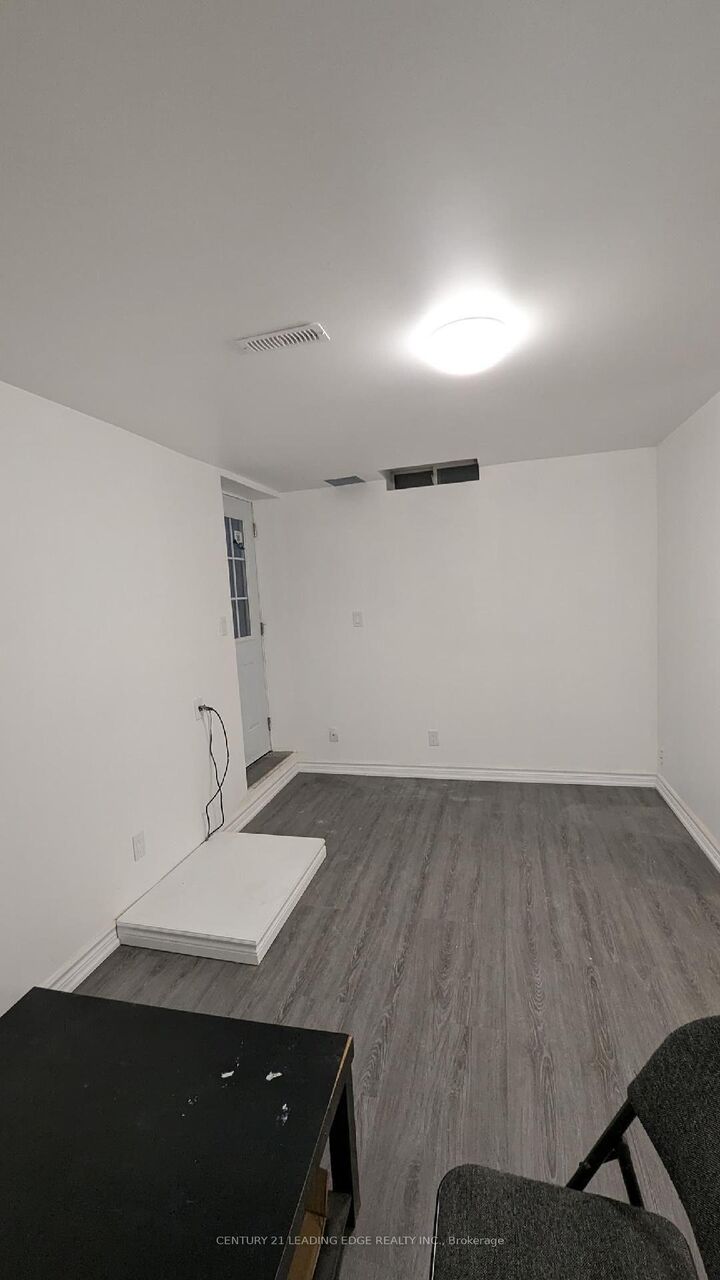 Property Photo:  5 Vintage Drive Basement  ON L1R 2M7 