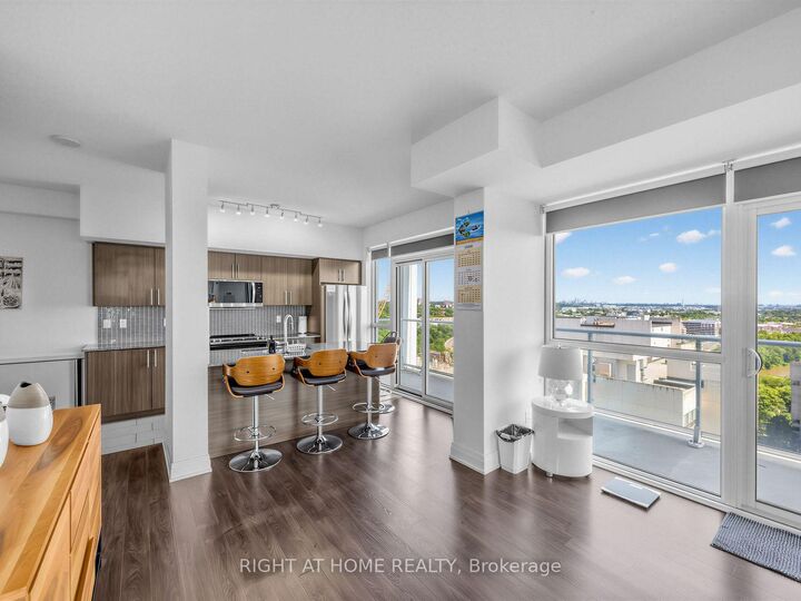 Property Photo: 55 Speers Road Lph04 (1804) ON L6K 0H9