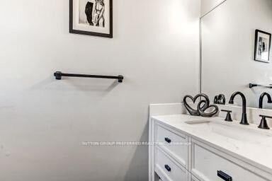 Property Photo: 711 Osgoode Drive 17 ON N6E 2C8