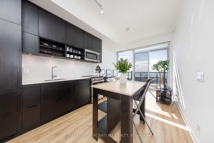 Property Photo: 135 East Liberty Street Ph9 ON M6K 0G7