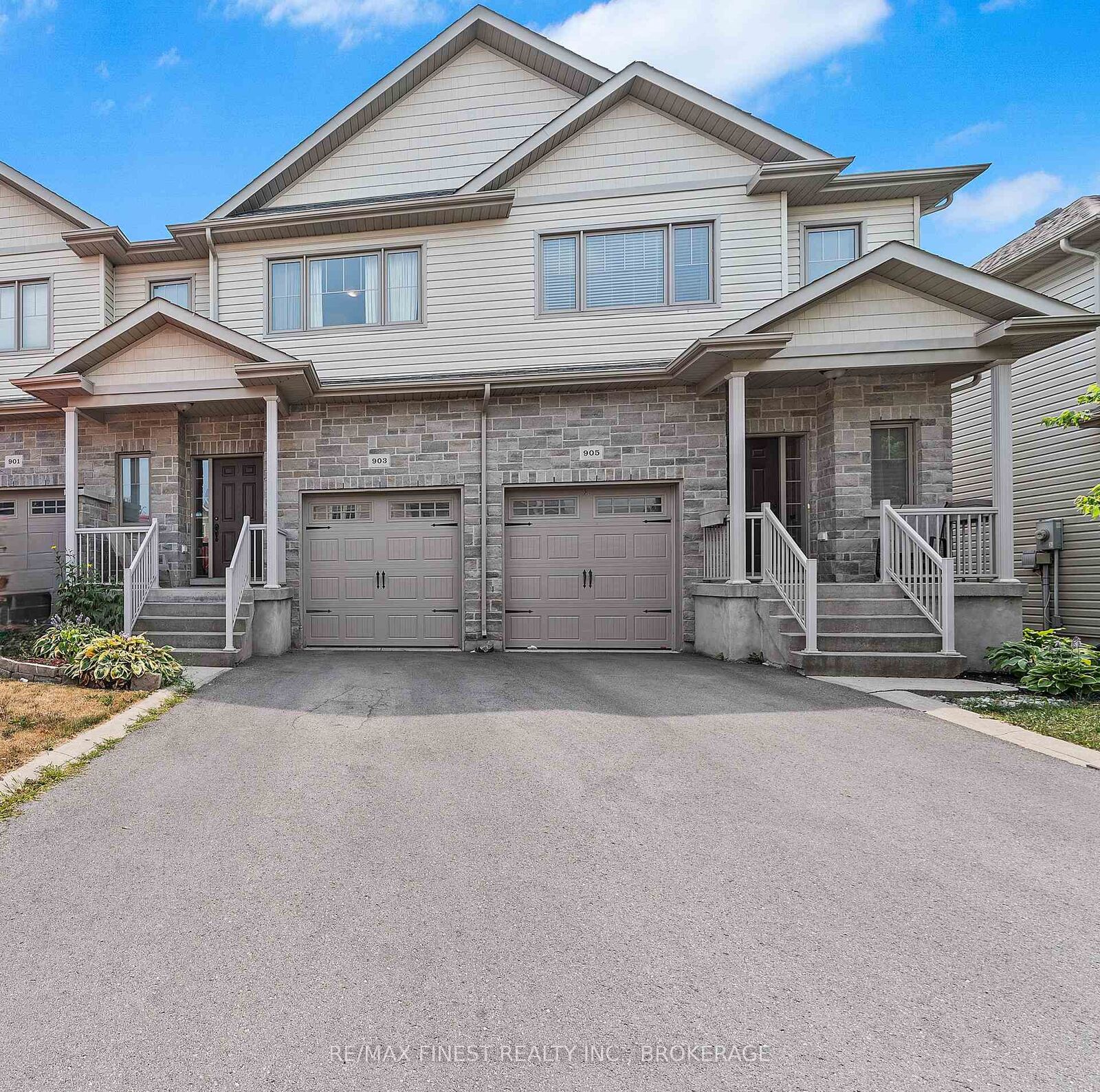 Property Photo: 903 Blossom Street ON K7P 0H4