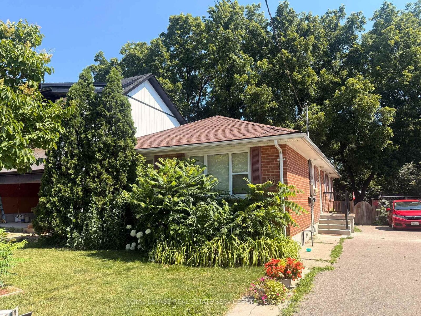 Photo de la propriété:  19 Academy Road 1  ON L7G 3N7 