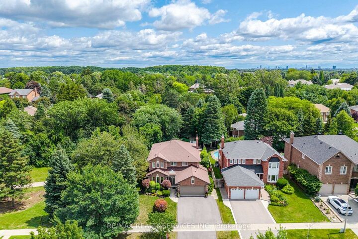 29 Christie Drive — photo 1