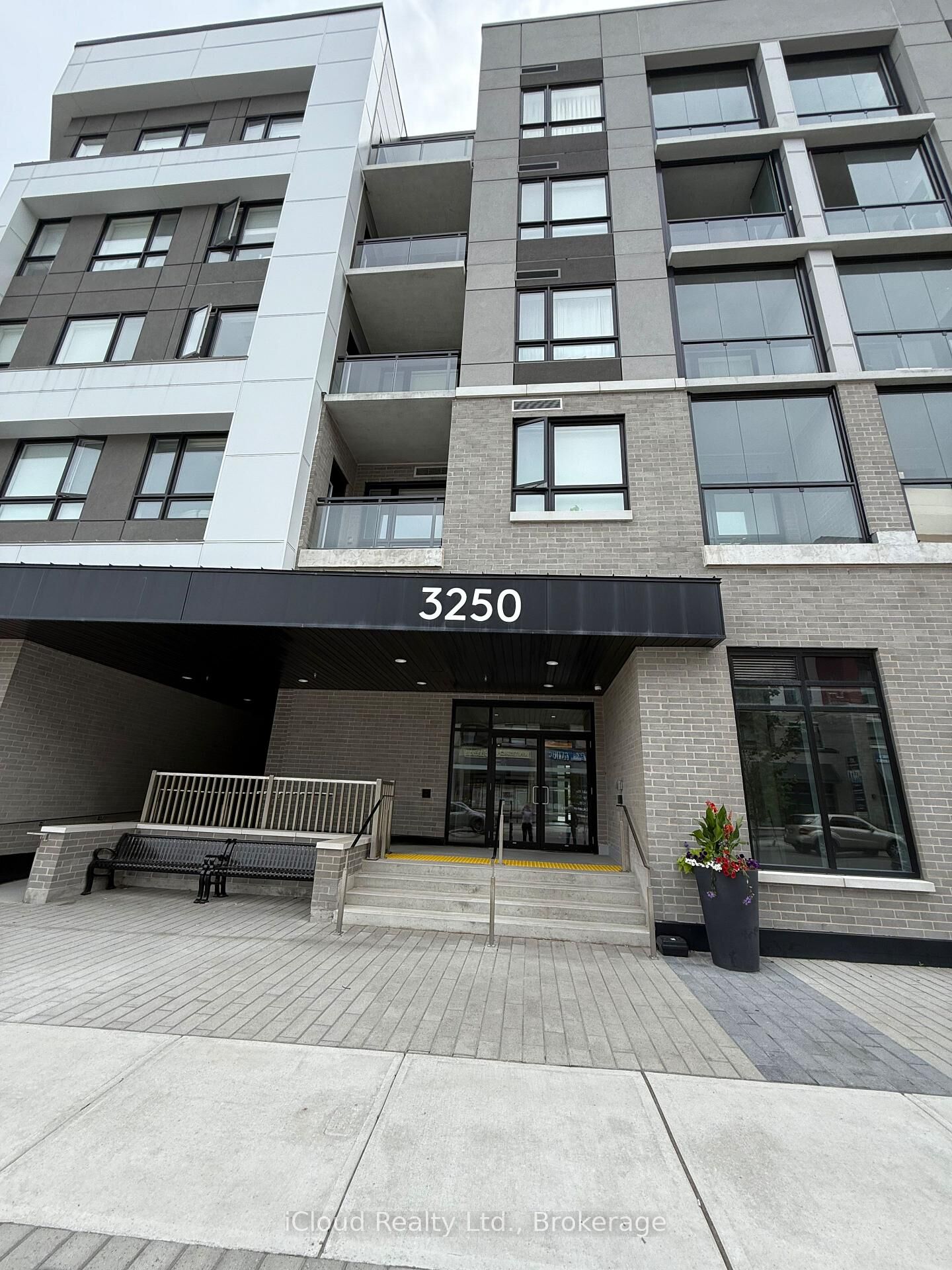 Property Photo:  3250 Carding Mill Trail 305  ON L6M 5T3 