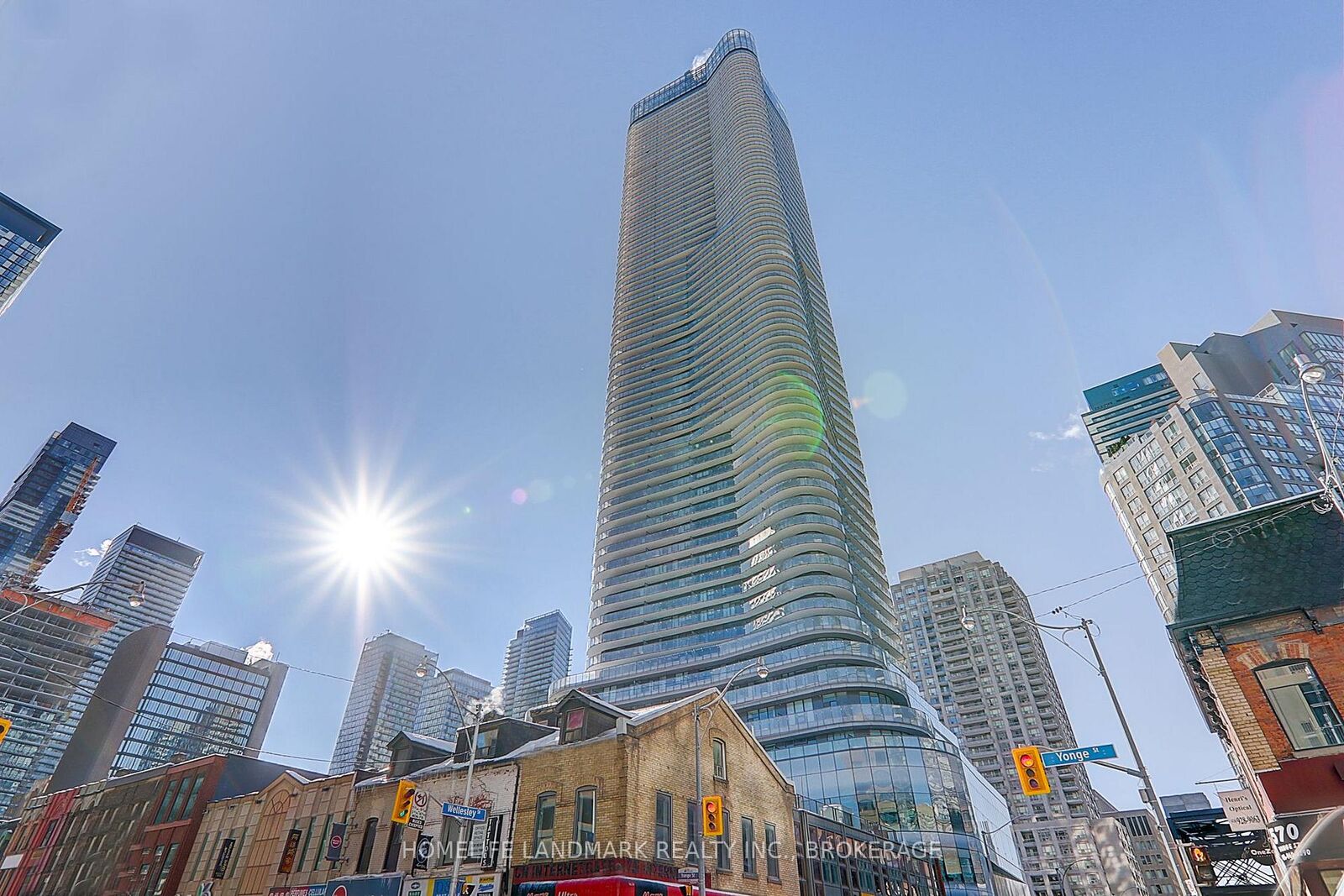 Property Photo:  11 Wellesley Street 2911  ON M4Y 1E8 