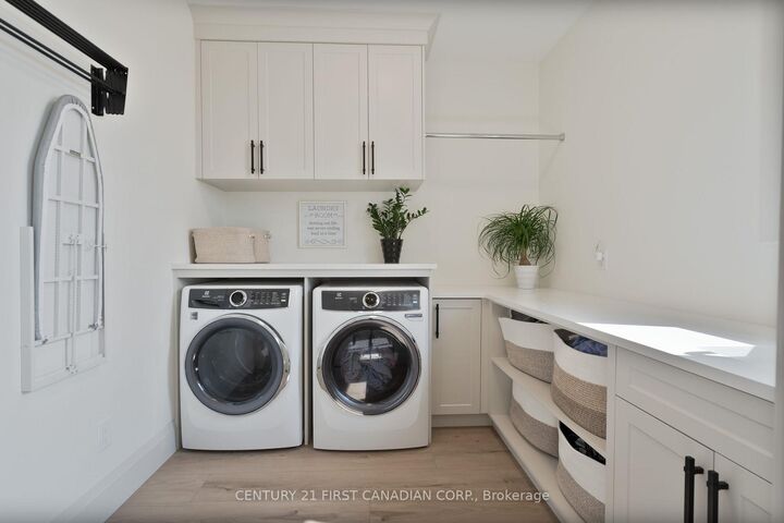 Property Photo:  24 Postma Crescent  ON N0M 1A0 