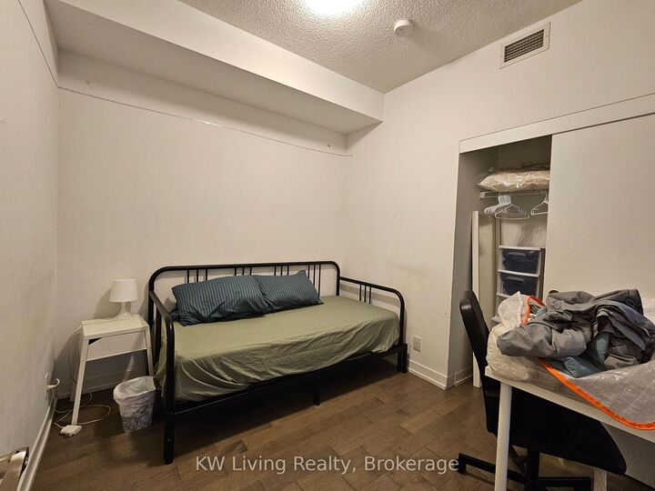 Property Photo: 10 Willison Square 810 ON M5T 0A8