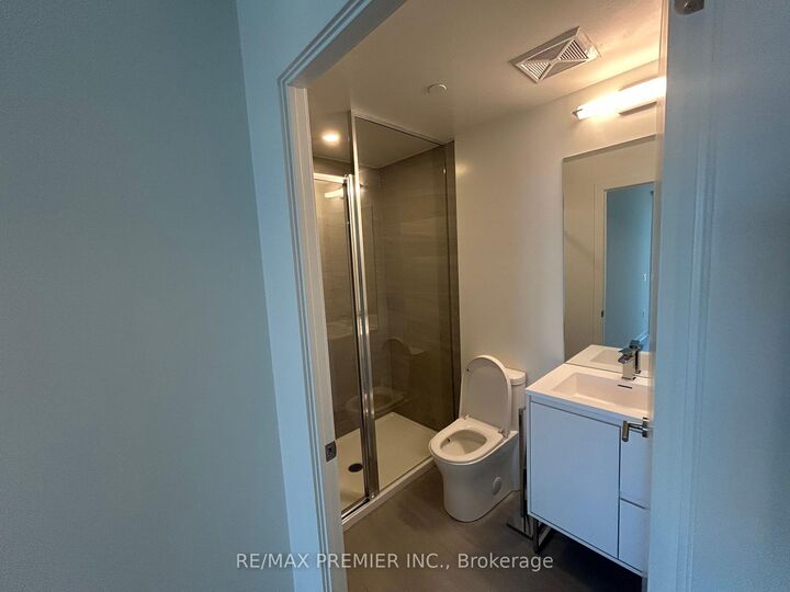 Property Photo:  5 Quarrington Lane 2707  ON M3C 0S5 