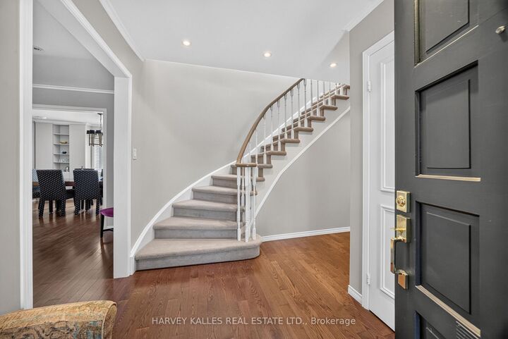 Property Photo:  23 Pinnacle Road  ON M2L 2V6 