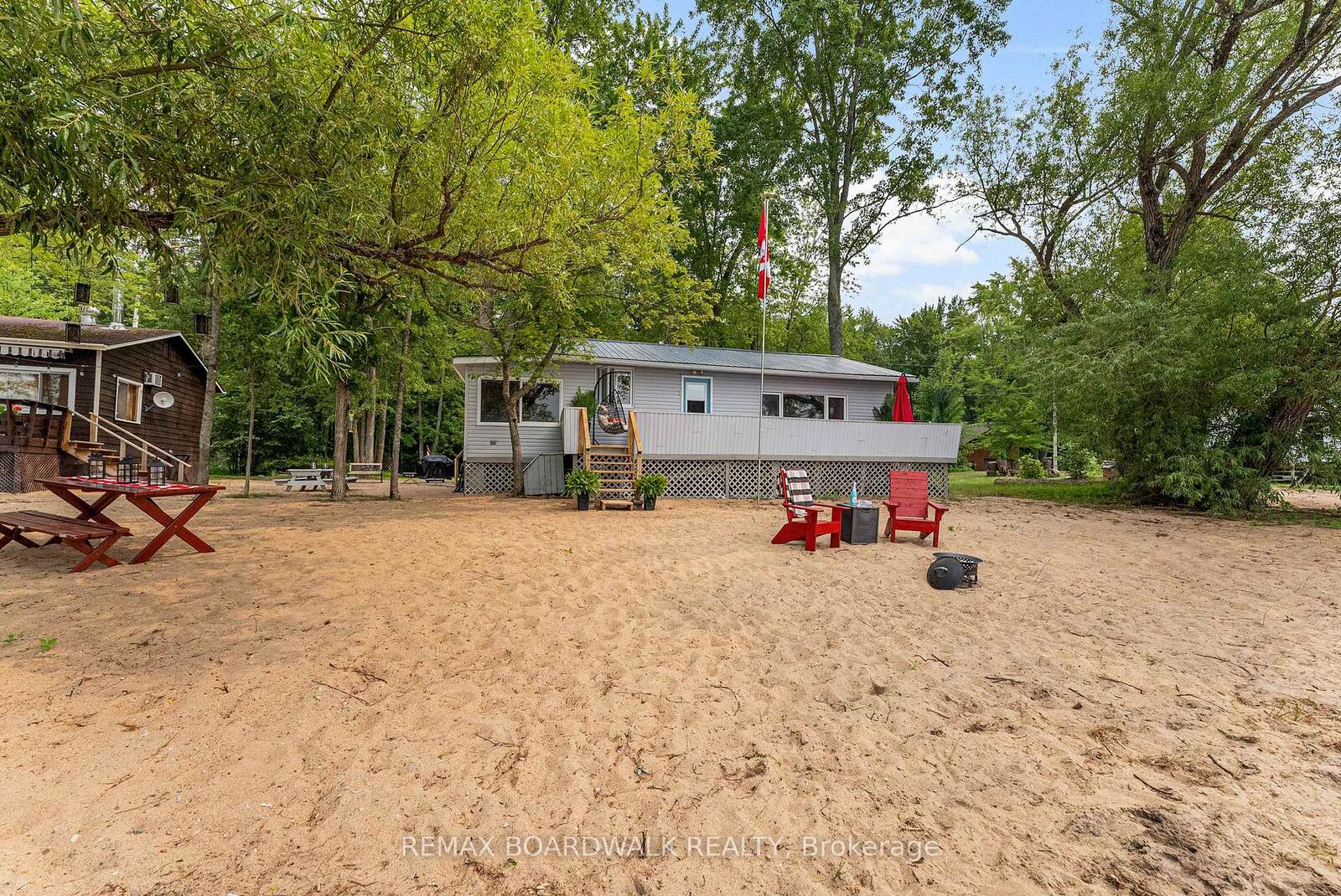 Property Photo:  391 Leavoy Lane  ON K7V 3Z8 