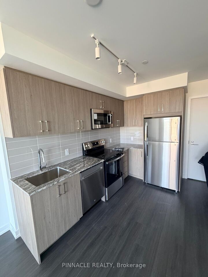 Photo de la propriété:  4010 Eglinton Ave W Avenue 801  ON M9A 0G5 