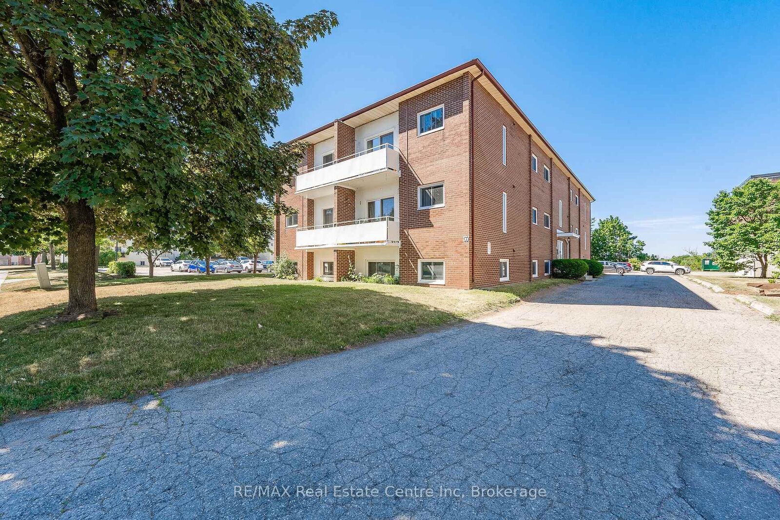 Property Photo:  57 Conroy Crescent 102  ON N1G 2V5 