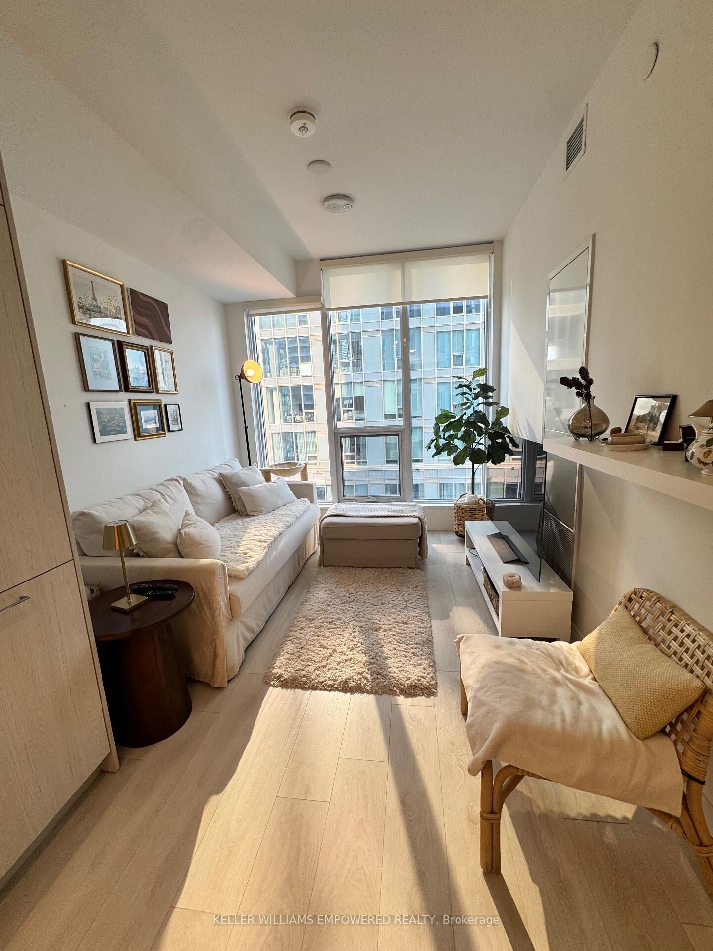 Property Photo:  15 Mercer Street 2915  ON M5V 0V1 