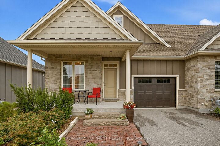 33 Pierpoint Drive — photo 1