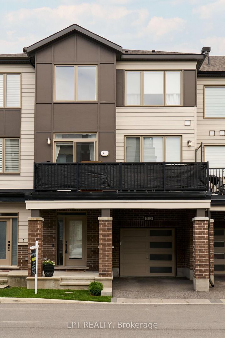 Property Photo:  815 Kiniw Private  ON K1K 4Z4 