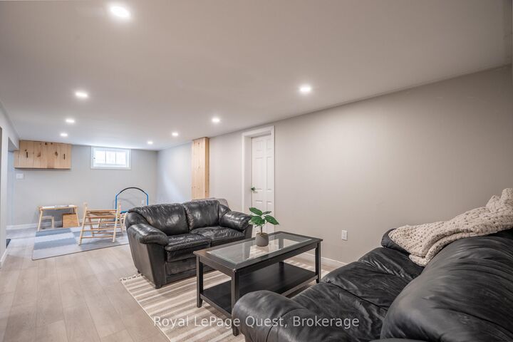 Property Photo:  113 North Street W  ON L3V 3S7 