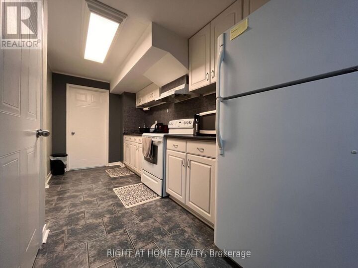 Property Photo:  70 Fairmeadow Place Lower  ON L1N 8W3 