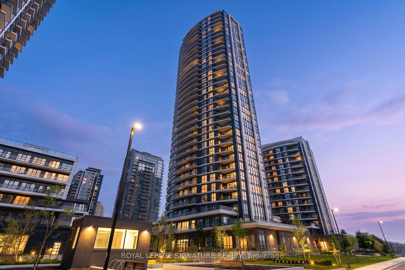 Property Photo: 35 Watergarden Drive 218 ON L5R 0G8