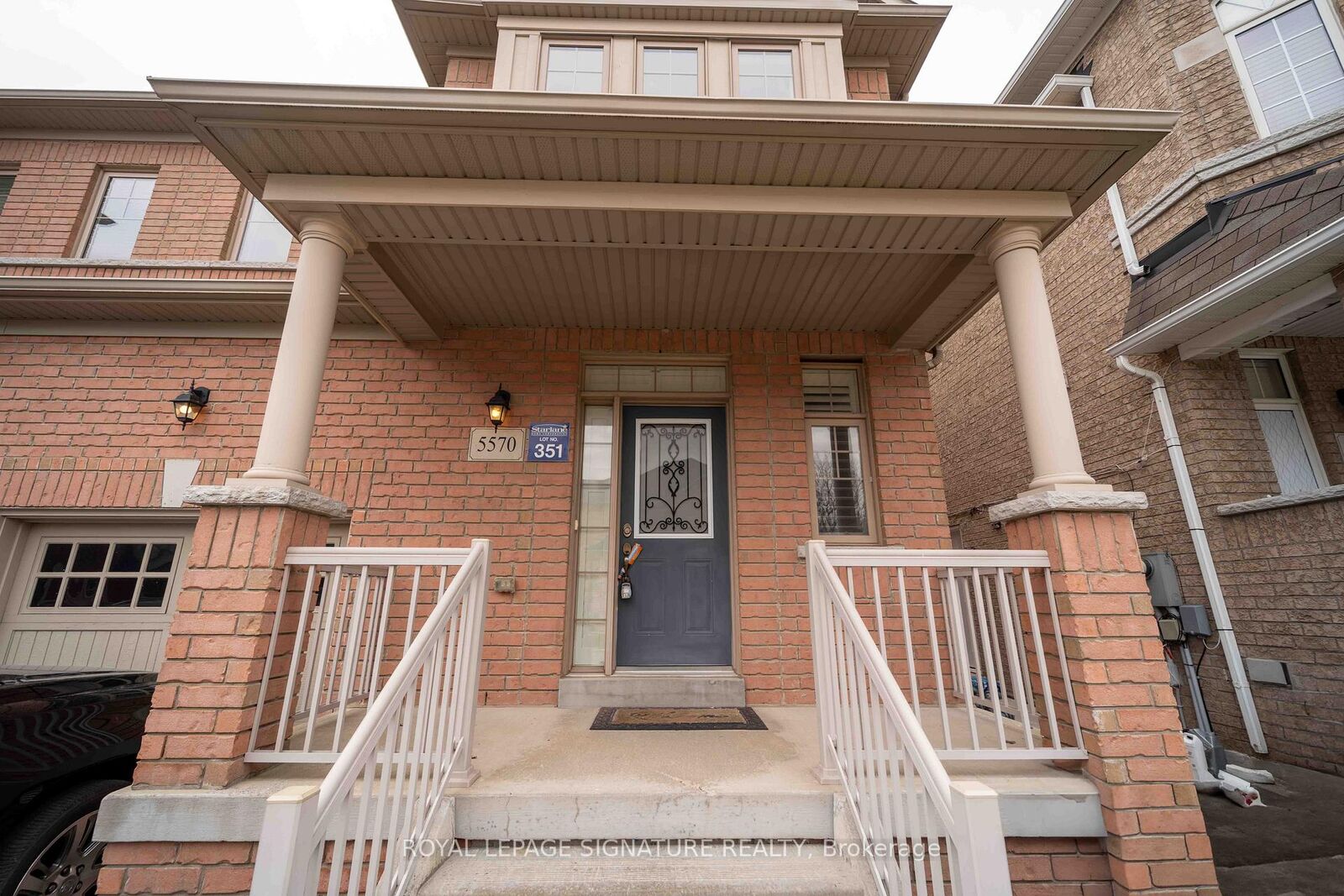 Photo de la propriété:  5570 Meadowcrest Avenue  ON L5M 0V1 