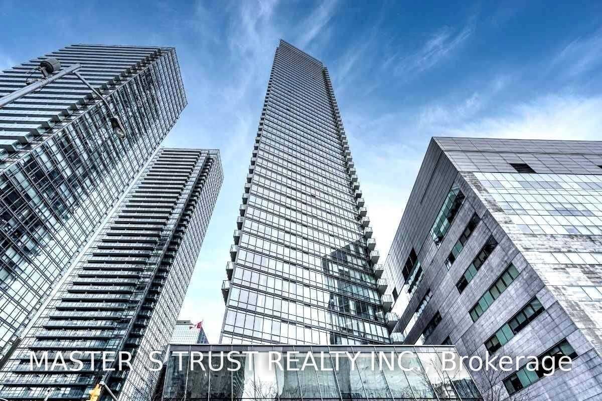 Property Photo:  832 Bay Street 2004  ON M5S 1Z6 