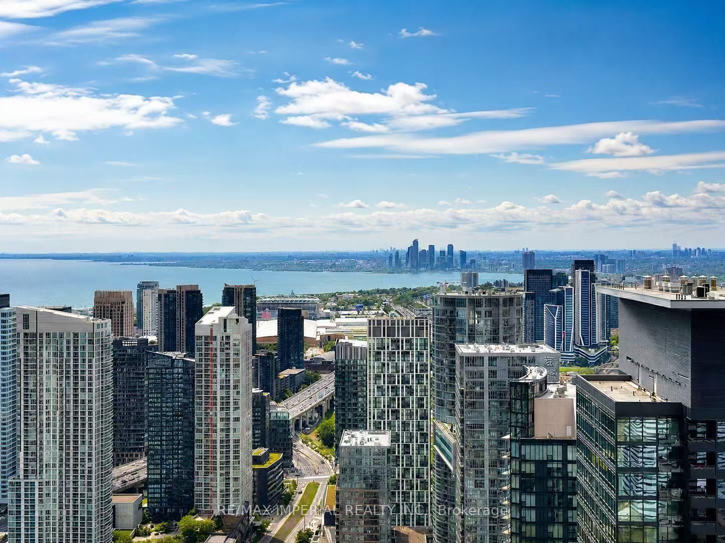 Property Photo: 3 Concord Cityplace Way 5701 ON M5V 0X4