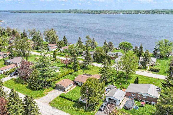 Property Photo:  133 Victoria Drive E  ON K0M 1G0 