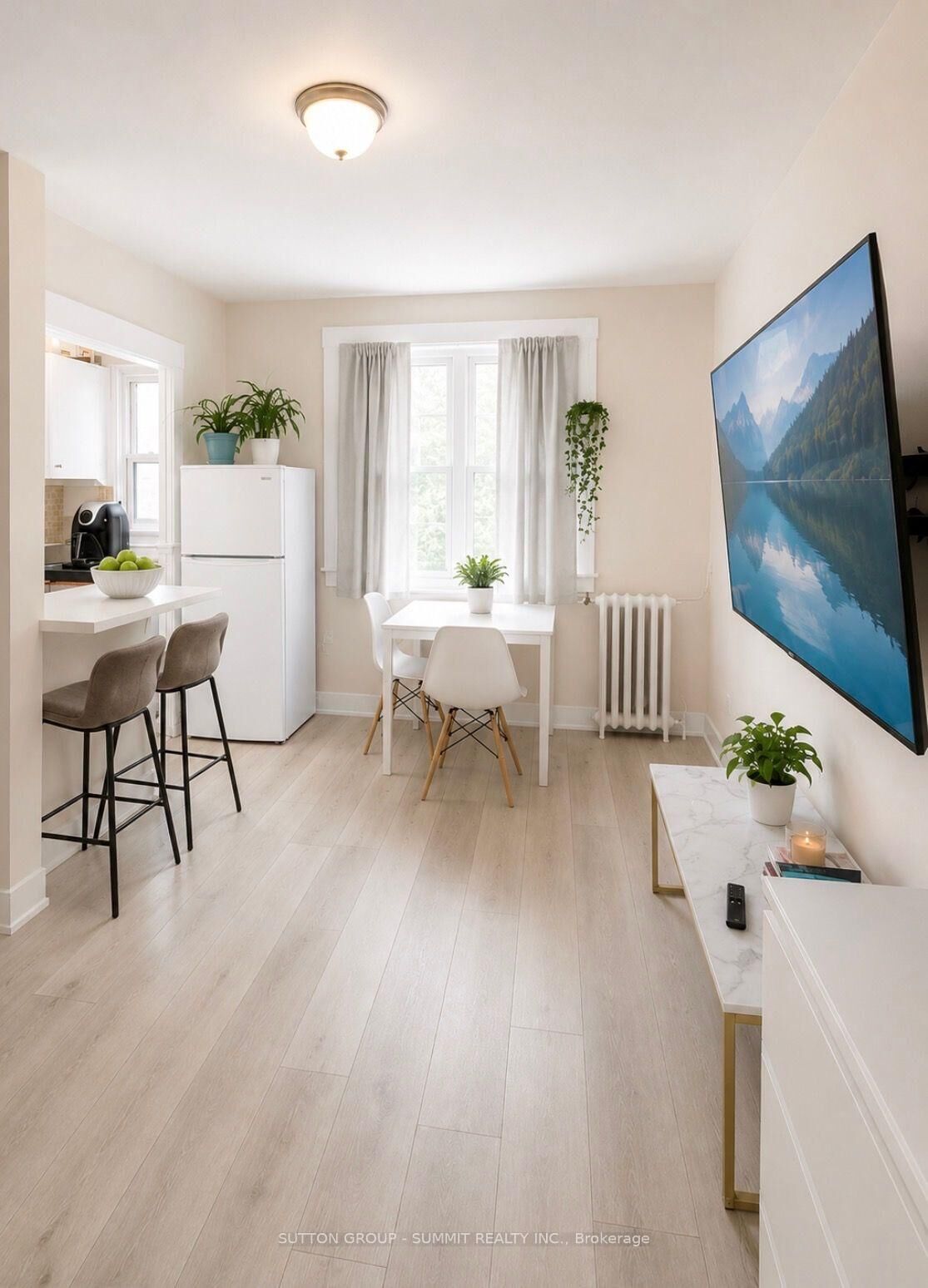 Property Photo: 98 Vaughan Road 307 ON M6C 2M1
