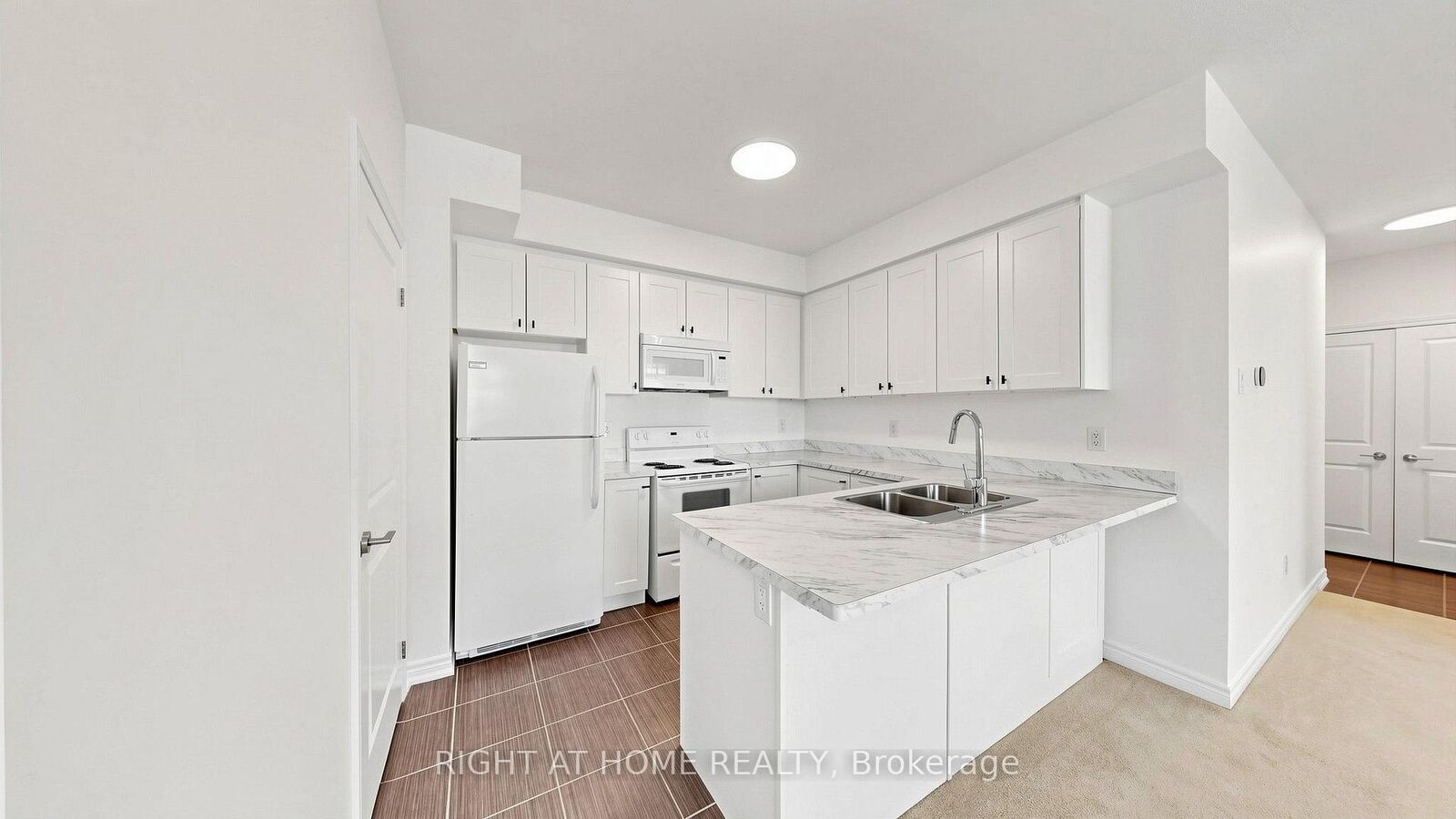 Property Photo:  2333 Sawgrass Drive 205  ON L6H 0L2 