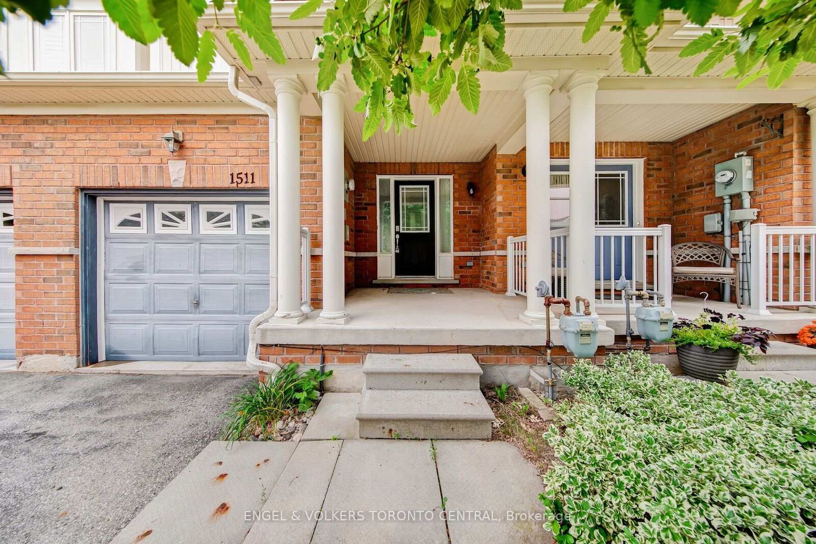 Property Photo: 1511 Glenbourne Drive ON L1K 0M5
