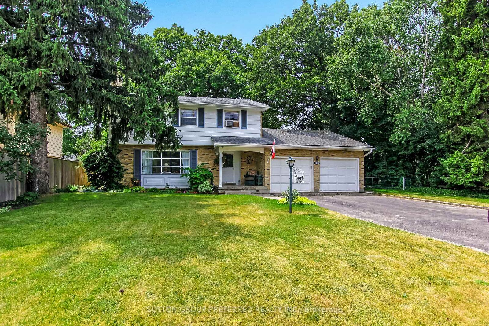 Property Photo: 603 Commissioners Road E ON N6C 2T9
