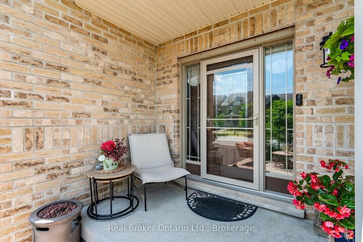 984 Cook Drive — photo 1