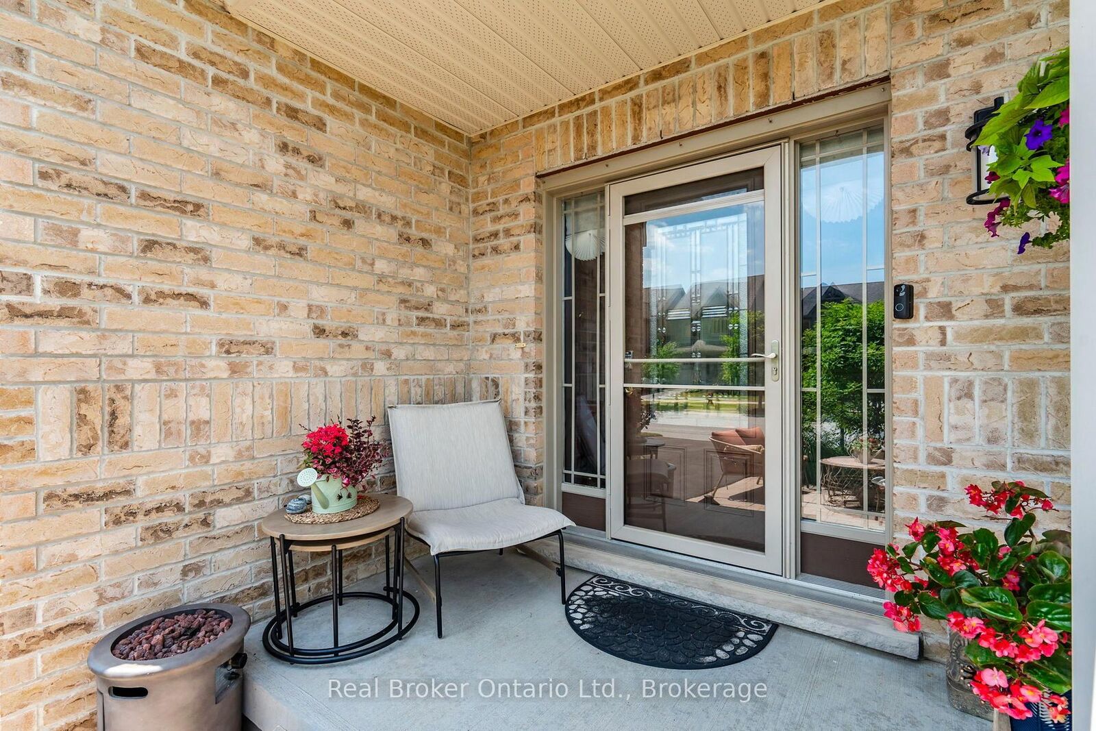 Property Photo: 984 Cook Drive ON L4R 0E4