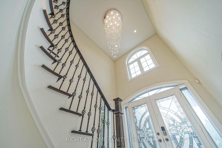 Property Photo: 24 Aristotle Drive E ON L4S 1J2
