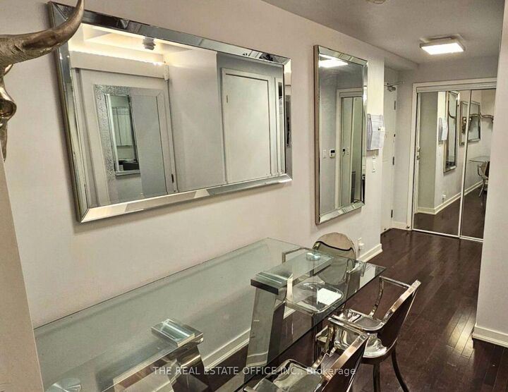 Property Photo:  14 York Street  ON M5J 2Z2 
