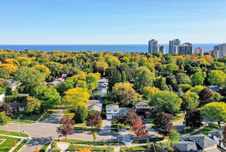 Property Photo: 2132 Hixon Street ON L6L 1T4