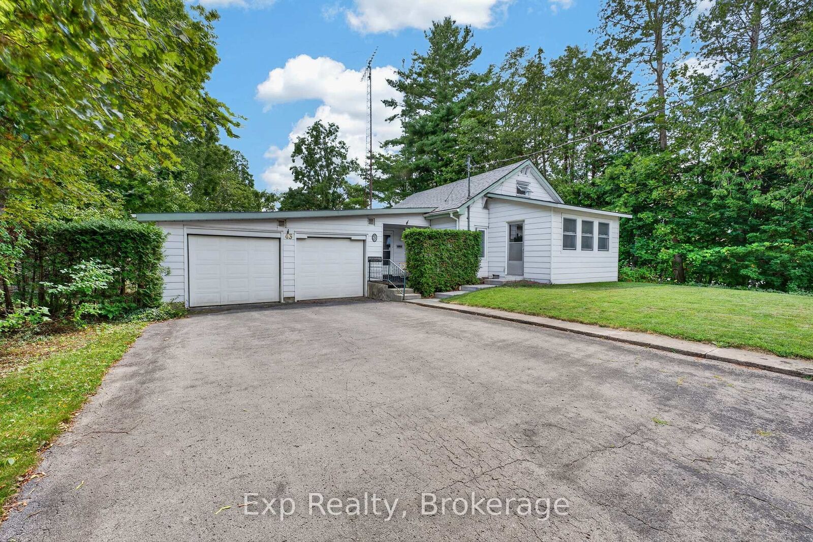 Property Photo: 43 Paul Street ON K0K 2T0