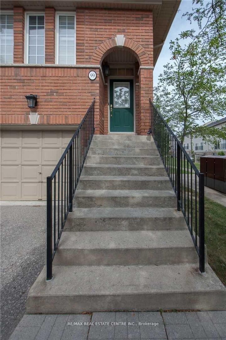 Property Photo: 4950 Albina Way 99 ON L4Z 4J6