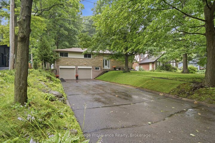 Property Photo: 156 Pinehill Crescent ON K0K 3E0