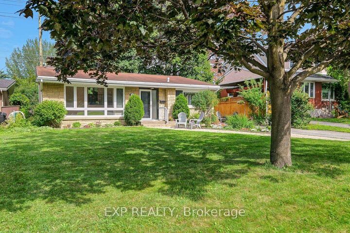 Property Photo: 1473 Chomley Crescent ON K1G 0V9