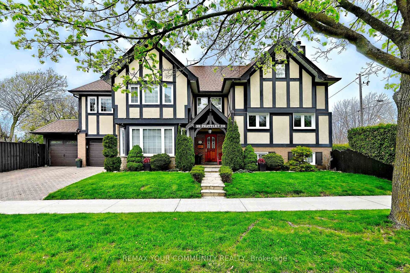 Property Photo: 39 Prattley Drive ON M2J 2K1