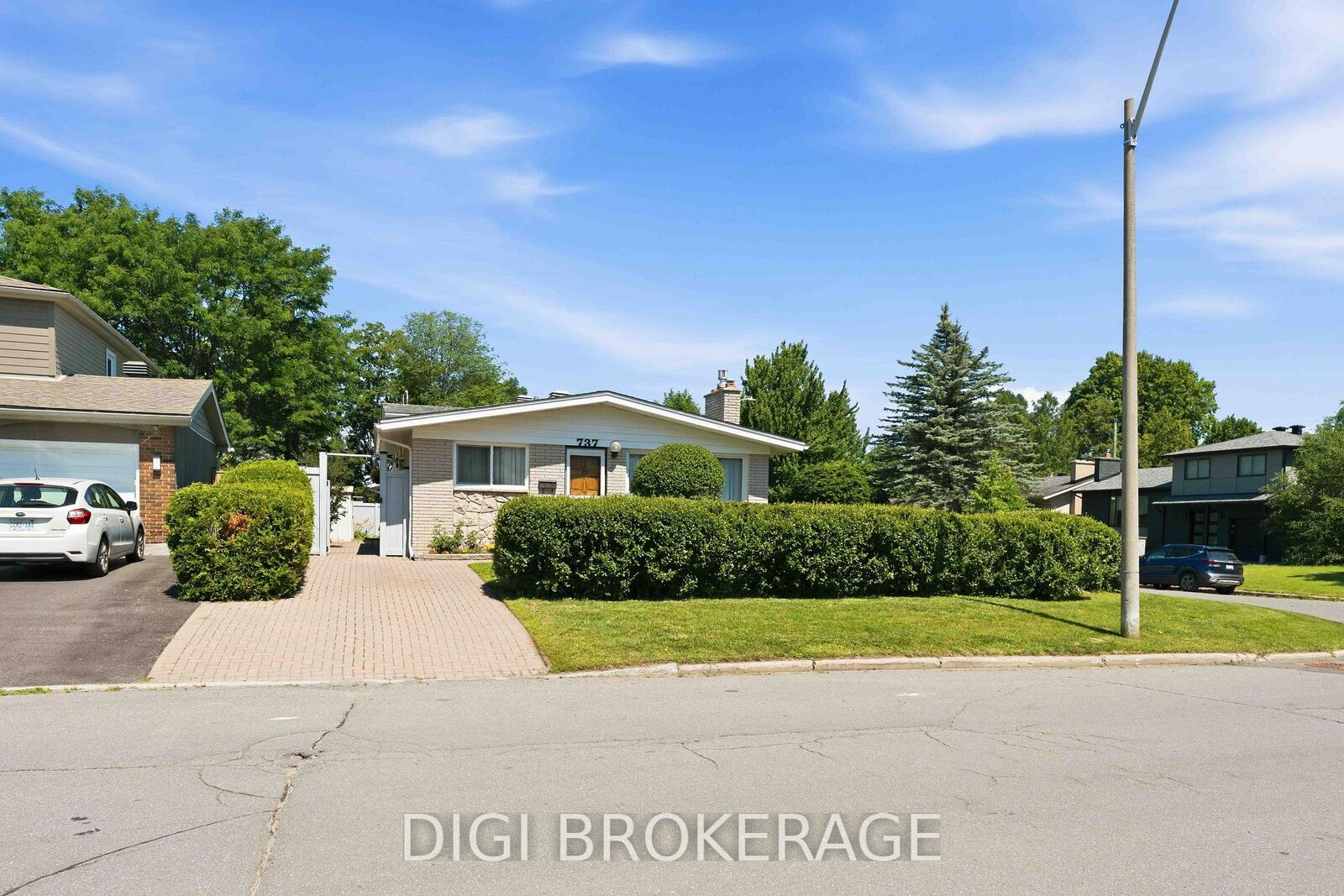 Property Photo: 737 Southmore Drive W ON K1V 7A2