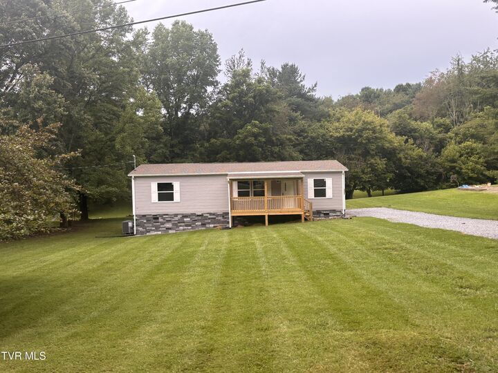 Property Photo: 2865 Devault Bridge Road TN 37686