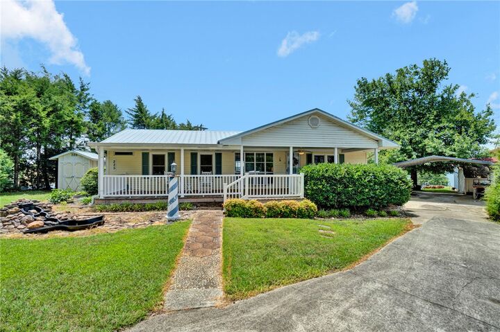 Property Photo: 225 Nicholson Cove Road SC 29672