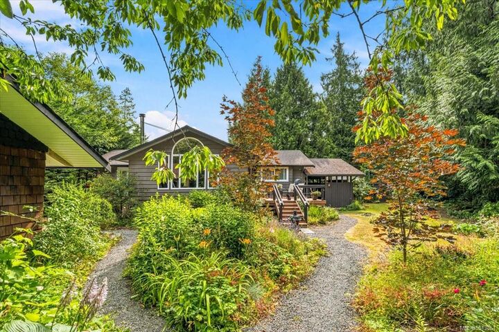 381 Dunsmuir Rd — photo 1