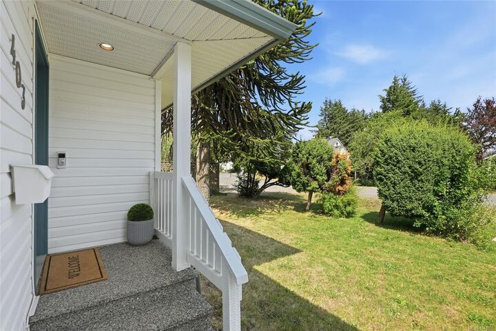 Property Photo: 403 Watfield Ave BC V9R 3P6
