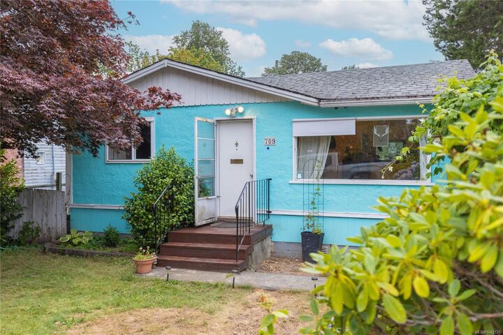 Property Photo:  709 Stirling Ave  BC V9R 4C9 